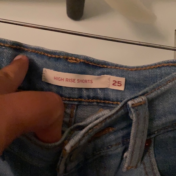 Levis high rise shorts - Picture 4 of 4